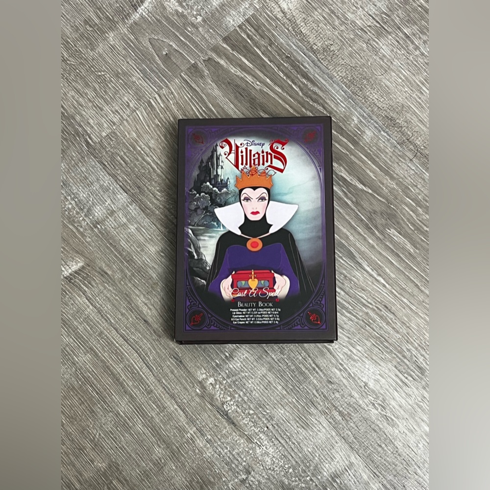 BRAND NEW DISNEY VILLAINS  EVIL QUEEN  CAST A SPELL  BEAUTY BOOK